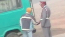 Ir al Video&nbsp;Un joven marroqu&iacute; encarcela a polic&iacute;as corruptos con denuncias an&oacute;nimas en internet