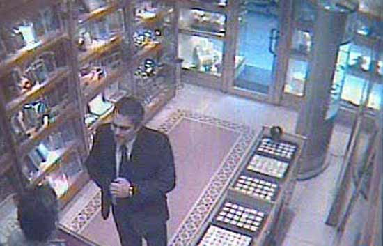 Un joyero recupera el bot&iacute;n de los ladrones