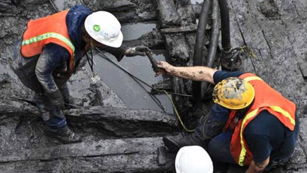 Imagen de los restos del barco desenterrados por los operarios en el World Trade Center.