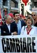 La secretaria general del sindicato CGIL camina junto su compa&ntilde;ero Guglielmo Epifani.