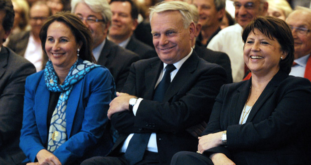 Segolene Royal, junto a los dos favoritos para ser primer ministro, Jean-Marc Ayrault, y Martine Aubry.