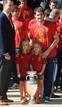 Las peque&ntilde;as Leonor y Sof&iacute;a han posado adem&aacute;s con el capit&aacute;n de la selecci&oacute;n espa&ntilde;ola, con Iker Casillas