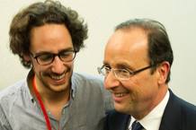 Hollande, con su hijo durante la campa&ntilde;a electoral.