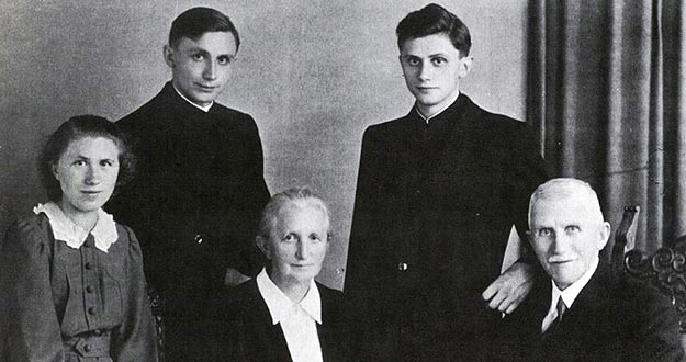 Fotografía tomada en 1951 de la familia Ratzinger Fotografía tomada en 1951 de la familia Ratzinger