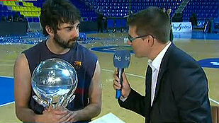Ver v&iacute;deo  'Juan Carlos Navarro celebra con TVE su r&eacute;cord'