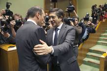 Juan Jos&eacute; Ibarretxe felicita al socialista Patxi L&oacute;pez