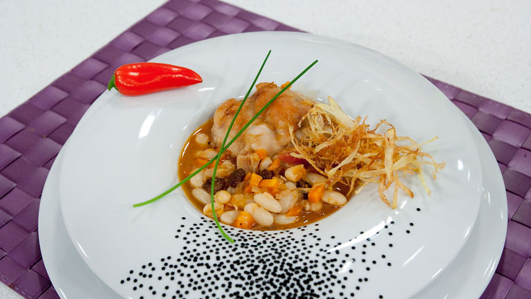 Saber cocinar - Jud&iacute;as guisadas con conejo encebollado 