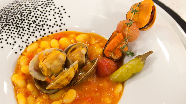 Saber Cocinar - Jud&iacute;as a la marinera con brochetas de cherrys y mejillones