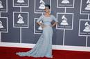 A juego con su pelo, la cantante Katy Perry acudi&oacute; a la gala en tonos azules