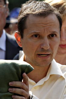 EL JUEZ IMPUTA A BRET&Oacute;N DOS DELITOS DE ASESINATO CON ALEVOS&Iacute;A