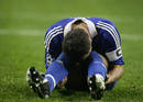 El jugador del Chelsea, John Terry, tras fallar el penalti que hubiera supuesto el triunfo para su equipo.