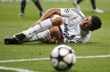 El jugador del Real Madrid Cristiano Ronaldo, tras una falta recibida por Diawara del Olympique de Marsella. El jugador del Real Madrid Cristiano Ronaldo, tras una falta recibida por Diawara del Olympique de Marsella.