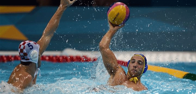 El jugador olímpico de waterpolo Albert Español en un momento del partido con Croacia El jugador olímpico de waterpolo Albert Español en un momento del partido con Croacia