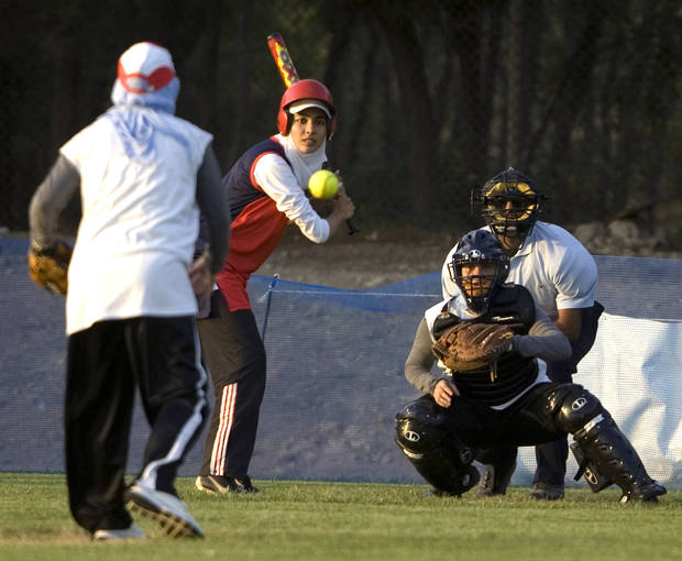 Jugadoras iran&iacute;es y americanas en el torneo Friendship Games de 2007