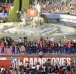 Los jugadores del Atl&eacute;tico de Madrid celebran en la plaza de Neptuno la victoria en la final de la Liga Europa