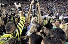 Los jugadores del FC Barcelona celebran el t&iacute;tulo de Liga