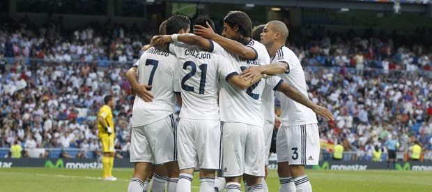 Los jugadores del Real Madrid celebran el primer gol de Cristiano Ronaldo.