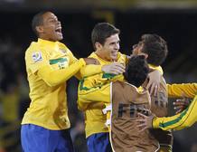 Jugadores de la selecci&oacute;n de Brasil celebran un gol marcado a Portugal en el Mundial de F&uacute;tbol sub-20