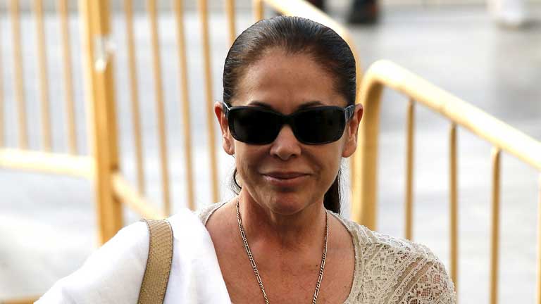 Isabel Pantoja, Juli&aacute;n Mu&ntilde;oz y Maite Zaldivar en el banquillo de los acusados