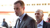 Ir al Video&nbsp;El juicio a Pistorius, aplazado hasta agosto