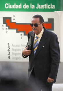 JULI&Aacute;N MU&Ntilde;OZ