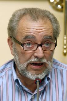 El ex coordinador general de IU, Julio Anguita, durante una rueda de prensa en Madrid El ex coordinador general de IU, Julio Anguita, durante una rueda de prensa en Madrid