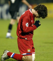 Juninho, del Olympique de Lyon, es uno de los brasile&ntilde;os que mejor ejemplifican la relaci&oacute;n F&uacute;tbol-Religi&oacute;n.