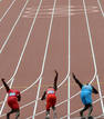 Justin Gatlin, Rondel Sorrillo y Derrick Atkins sobre los tacos de salida