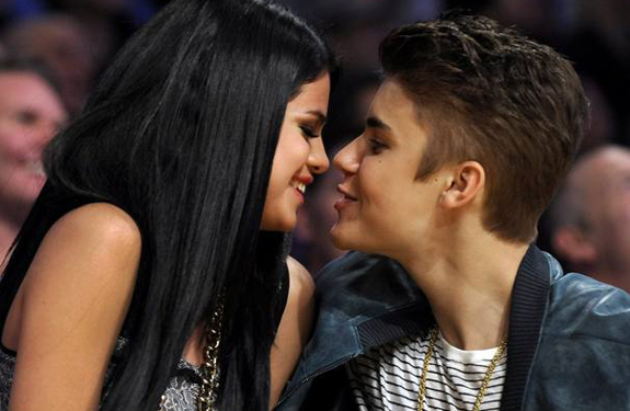 Justin y Selena, muy cariñosos en una imagen tomada el pasado mes de abril en un partido de la NBA