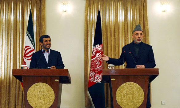Karzai y Ahmadinejad durante la rueda de presa tras su reuni&oacute;n