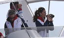La duquesa Catalina de Cambridge, observa la final por el oro de la clase l&aacute;ser de vela de los Juegos ol&iacute;mpicos Londres 2012 disputada en Weymouth.