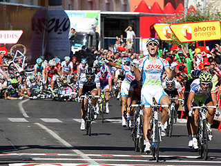 Ver v&iacute;deo  'Kittel gana un accidentado sprint'