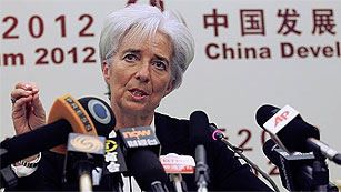 Ver v&iacute;deo  'Lagarde ve mejoras en la econom&iacute;a mundial pero advierte que a&uacute;n es "vulnerable"'