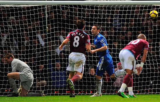 Lampard, tres versiones de un penalti