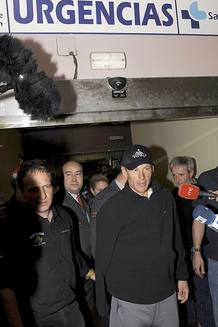 Lance Armstrong, a su salida del hospital en Valladolid. Lance Armstrong, a su salida del hospital en Valladolid.