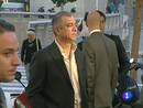 Ir al Video&nbsp;Laporta se sienta en el banquillo