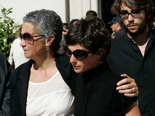 Ver v&iacute;deo  'Largas colas en Lisboa para despedir en Saramago'