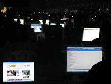 Las luces se apagan para crear ambiente antes de la cuenta atrás Las luces se apagan para crear ambiente antes de la cuenta atrás