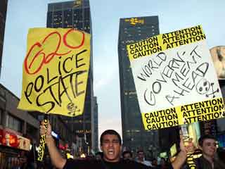 Ver v&iacute;deo  'Las protestas en las calles de Toronto muestran el descontento de los ciudadanos'
