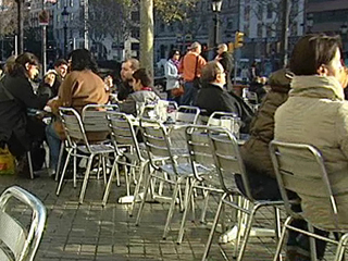 Ver v&iacute;deo  'Las terrazas de temporada proliferan en invierno para los fumadores'