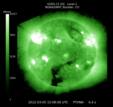 Las erupciones solares se clasifican en categor&iacute;as A, B, C, M y X dependiendo del flujo de rayos X en la longitud de onda. Las categorizadas como X son las llamaradas m&aacute;s potentes y poderosas