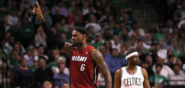 LeBron James, alero de los Miami Heat, estrella del sexto partido contra los Celtics