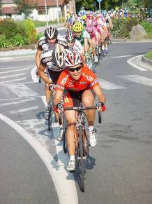 Leire Olaberria le da a todo, pista y carretera.