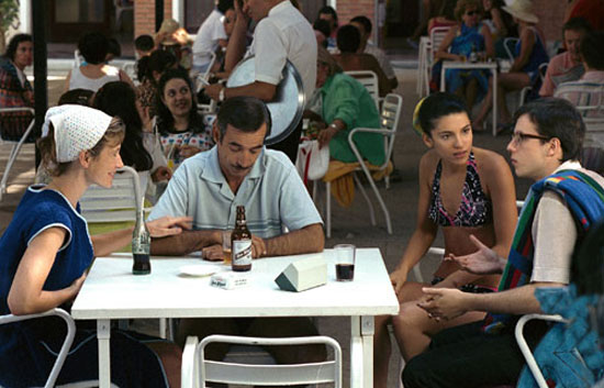 Cu&eacute;ntame c&oacute;mo pas&oacute; - T1 - A lo lejos del mar - Cap&iacute;tulo 3 