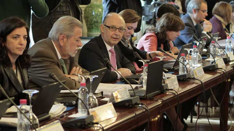 El Gobierno quiere ahorrar 8.000 millones eliminando las duplicidades de las administraciones locales