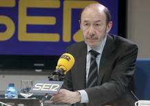 El l&iacute;der de la oposici&oacute;n, Alfredo P&eacute;rez Rubalcaba, durante su entrevista en la Cadena Ser