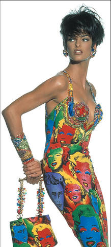 Linda Evangelista vestida de Versace
