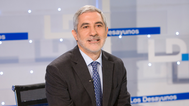 Llamazares alerta de que Espa&ntilde;a va a fragmentar su cohesi&oacute;n social con los recortes en Educaci&oacute;n y Sanidad
