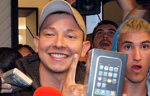 Ver v&iacute;deo  'Llega el iPhone a Espa&ntilde;a con gran expectaci&oacute;n'