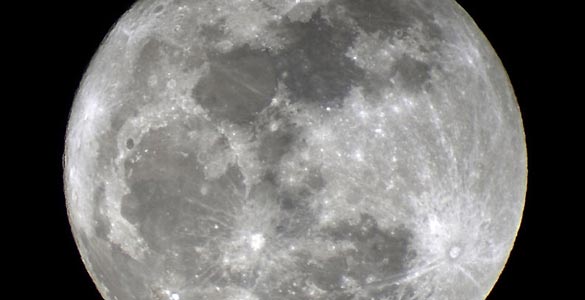La noche del 5 de mayo se podr&aacute; observar la Luna m&aacute;s grande de 2012, con un tama&ntilde;o ligeramente superior al normal que podr&aacute;n apreciar los astr&oacute;nomos aficionados con sus telescopios.